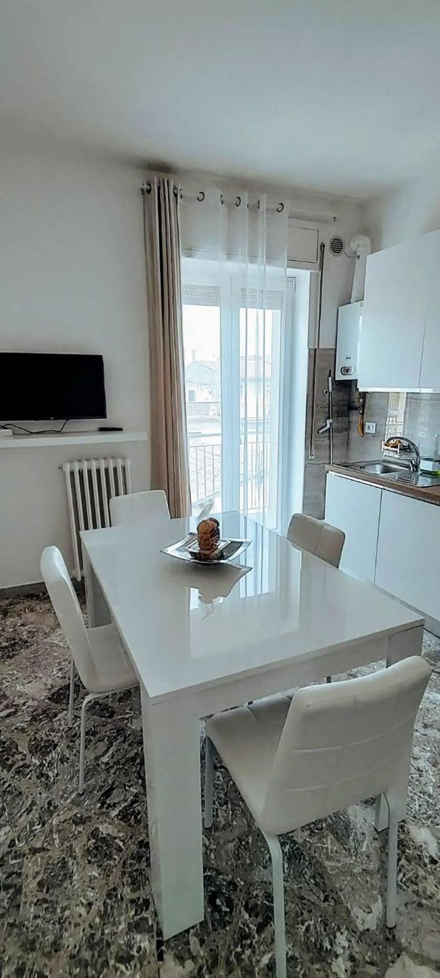 Angela'S Apartment. Elegant Two Bedroom House In Irsina Bagian luar foto